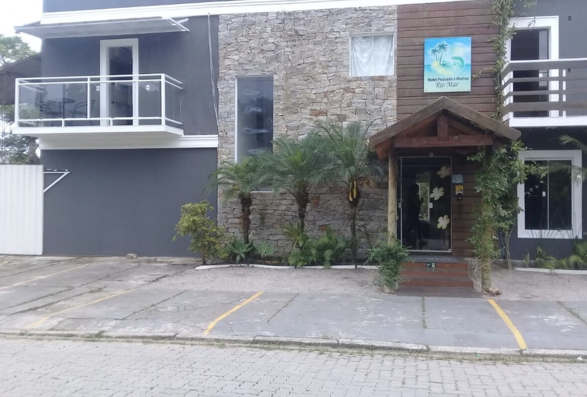 Pousada em Ubatuba que Aceita Animais com Internet e Estacionamento